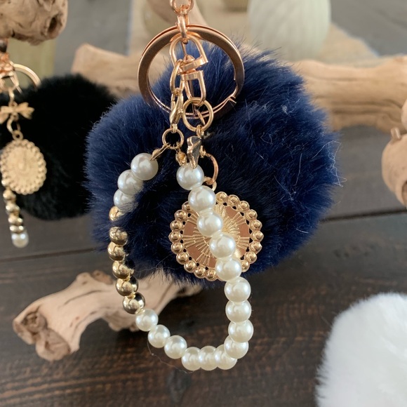 ❤️ adorable pompom key ring - Picture 3 of 8